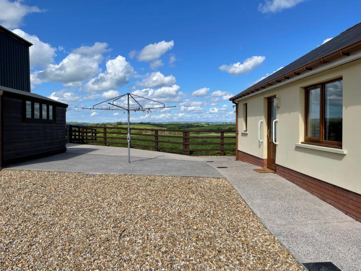 Sunny Bank- Countryside Escape With Private Hot Tub And Countryside Views Villa Carmarthen Exterior photo